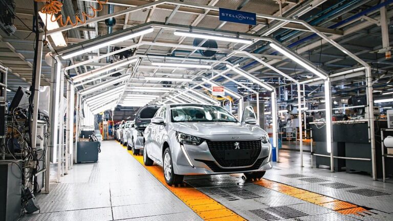 El sector automotor enfrenta nuevos desafíos con caída en la producción y ventas