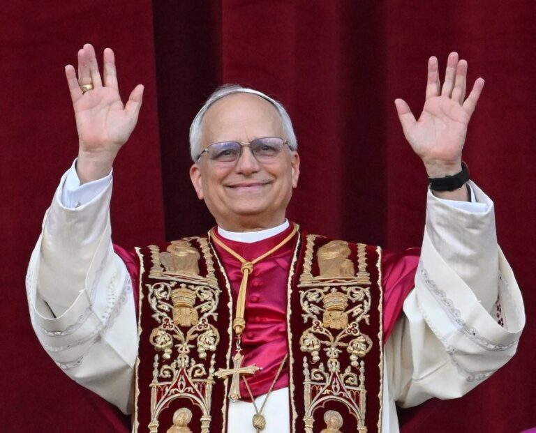 Sacerdote condenado por crímenes de lesa humanidad pide ver al Papa León XIV