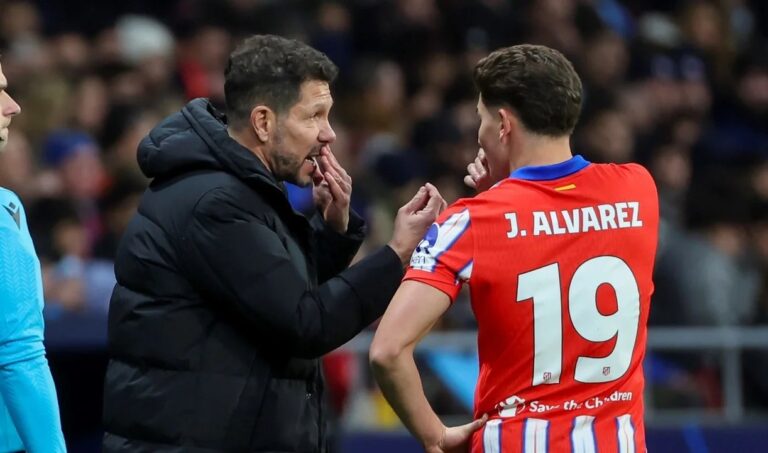Simeone Destaca la Actuación de Julián Álvarez en Derrota del Atlético de Madrid