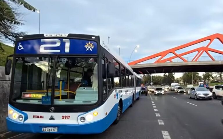 Caos vehicular en la Avenida General Paz por colectivo averiado