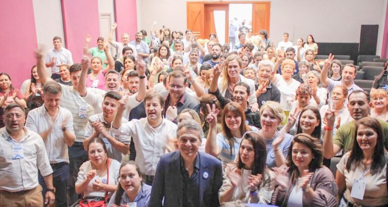 Massa Llama a la Unidad y a un Enfoque Federal en la Política Argentina