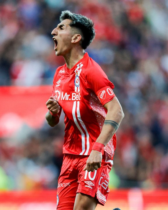 La Batalla por el Título: Argentinos Juniors Lidera la Tabla Anual