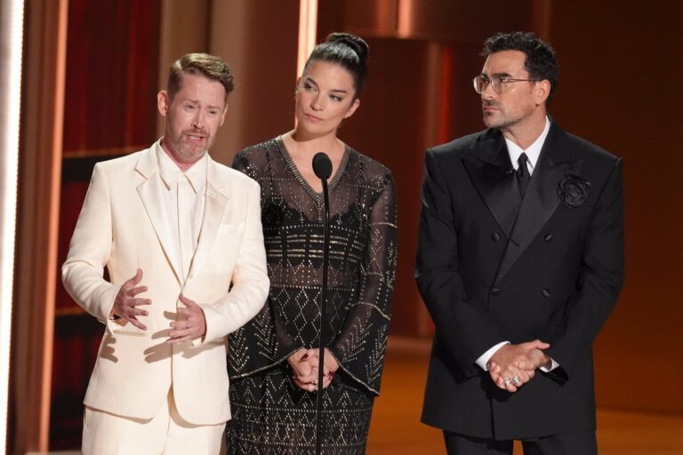 Emocionante homenaje de Macaulay Culkin a Catherine O’Hara en los Premios Emmy