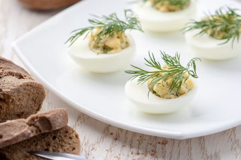 Descubre el Secreto de los Chefs para Preparar Huevos Rellenos Perfectos
