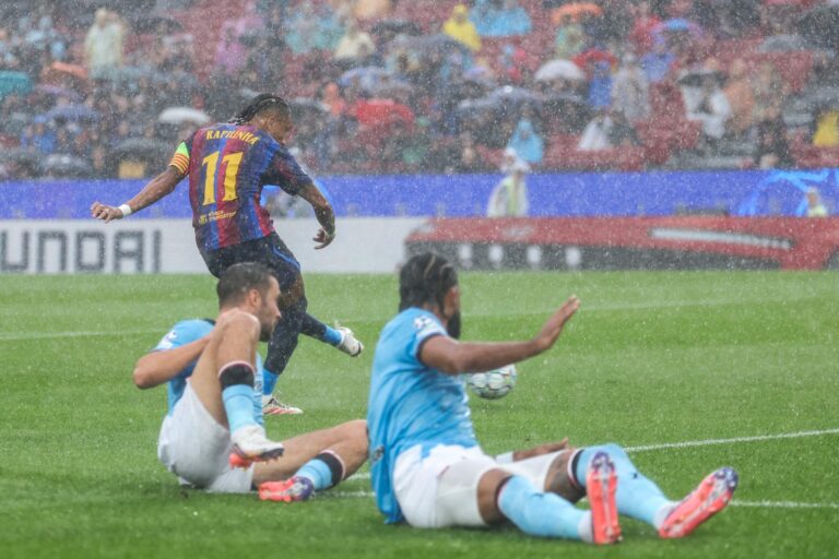 Barcelona arrasa a Feyenoord en su debut en la Champions League