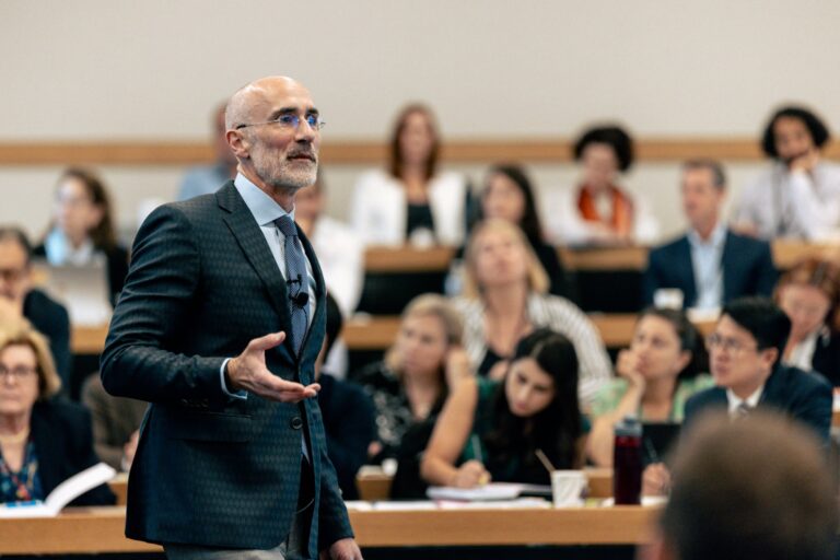 Arthur Brooks: El secreto de la felicidad radica en nunca dejar de aprender