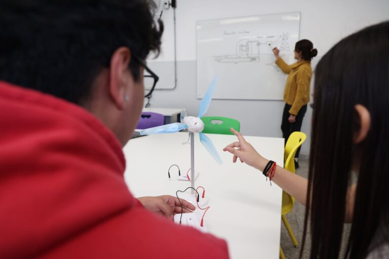 La Educación en Crisis: La Falta de Activismo Político que Afecta a los Docentes