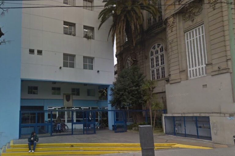Alumnas del Lenguas Vivas alzan su voz contra el acoso y la violencia de género