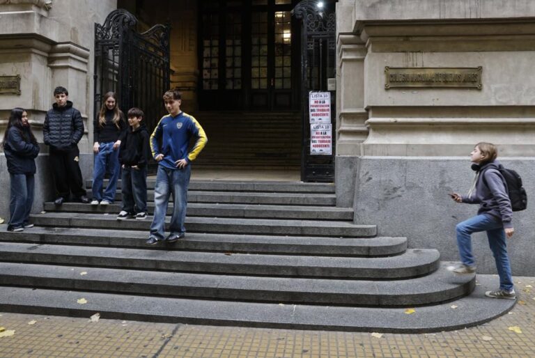 Estudiantes del Colegio Nacional de Buenos Aires toman la institución en demanda de ESI y protocolos de género