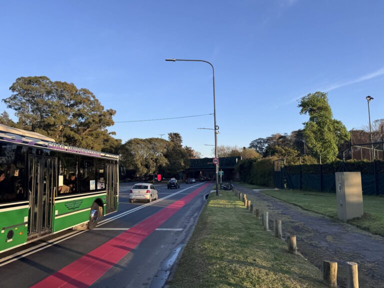 Las Marcas Rojas que Transformarán el Transporte en la Ciudad