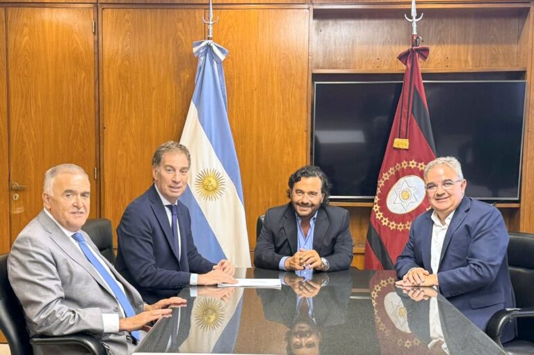 Santilli acelera negociaciones con gobernadores para aprobar proyectos clave en el Congreso