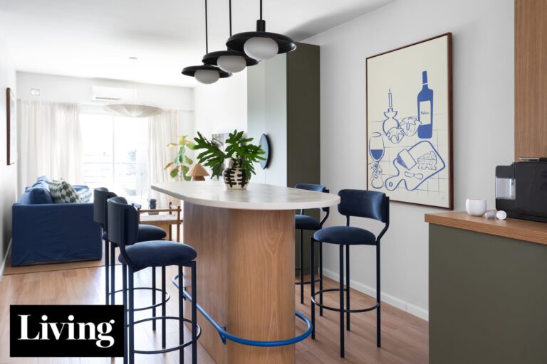 Transformación de un Departamento: Un Espacio Para Vinos y Amigos