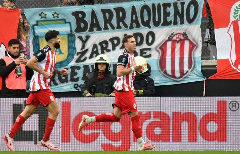 Briasco brilla y Barracas Central se impone ante Huracán con un 2-0 contundente