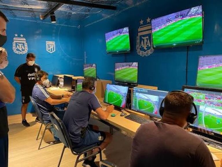 El VAR semiautomático llega al fútbol argentino: debut el 12 de diciembre