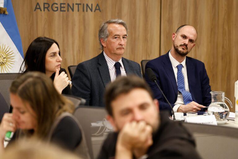 El Gobierno Revierte la Derogación de la Ley de Tierras para Aplacar a sus Aliados