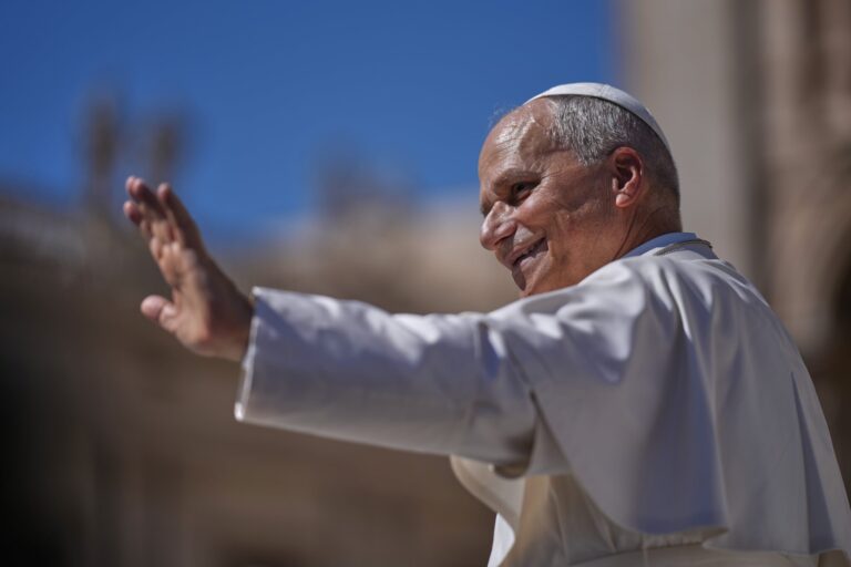 Feriados Confirmados por la Visita del Papa León XIV: Todo lo que Debes Saber