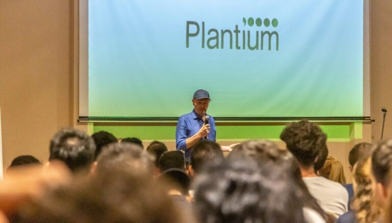 Plantium se reduce pero no cierra: Despidos y desafíos en el sector agrícola